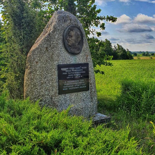 J.Ivanova piemiņas akmens